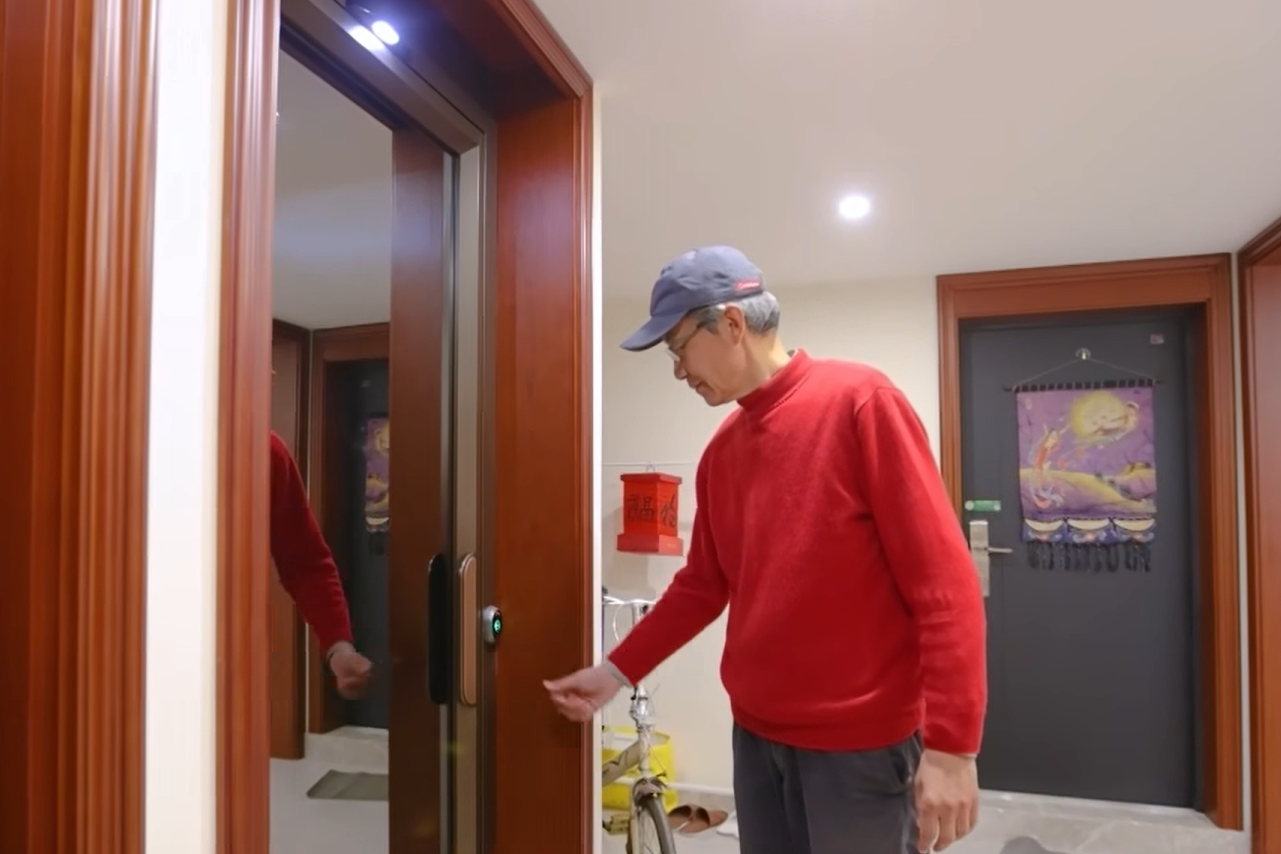 KOSMOS X30精致版适配优雅美式家装 [video width="1280" height="720" mp4="https://img.kalealifts.cn/2024/06/6月19日.mp4"][/video] KOSMOS X30精致版上海案例 层站：4层4站 颜色： NIGHTFALL 完成尺寸：1500*1000mm 安装位置：井道内