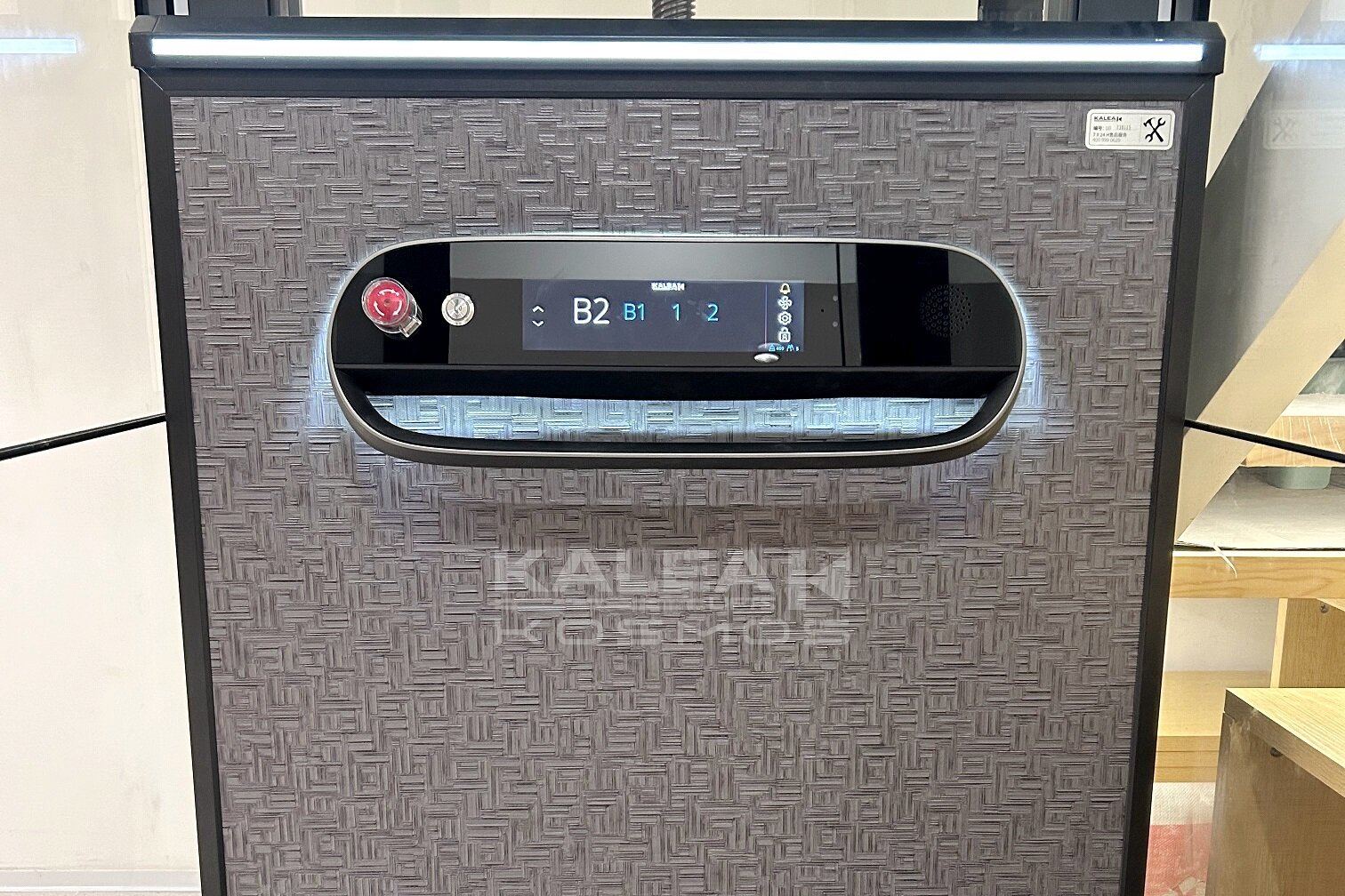 乘坐家用电梯时遇到突然停电怎么办？